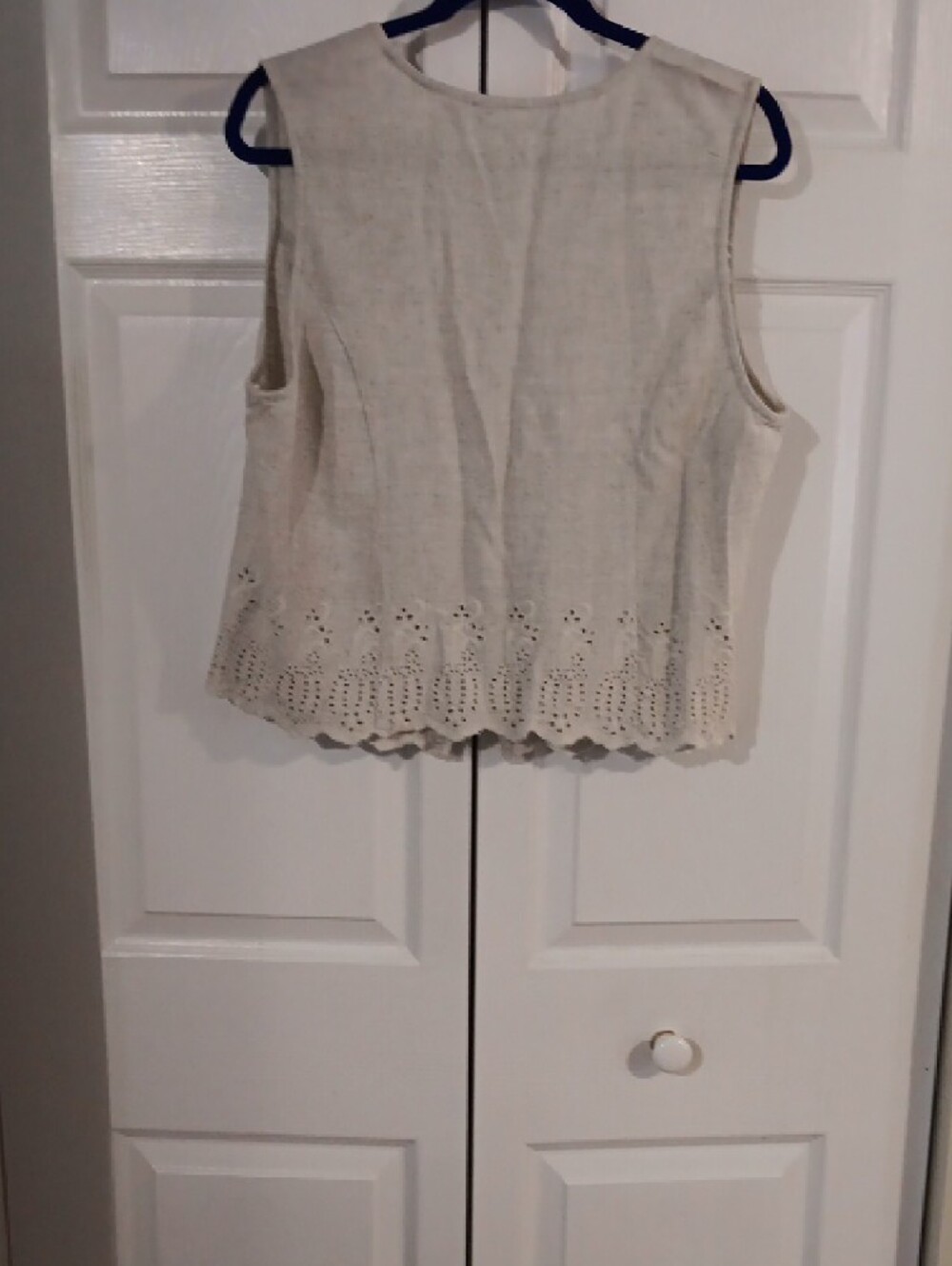 Linen Sleeveless Cream Embroidery Hem Button-Front Vest - Picture 2 of 3